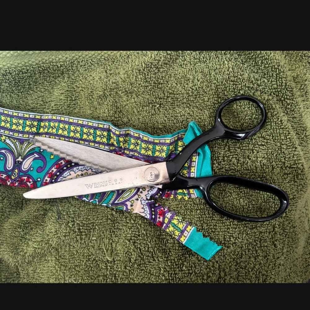 Wiss CBS  USA ,  Black Handle Scissors